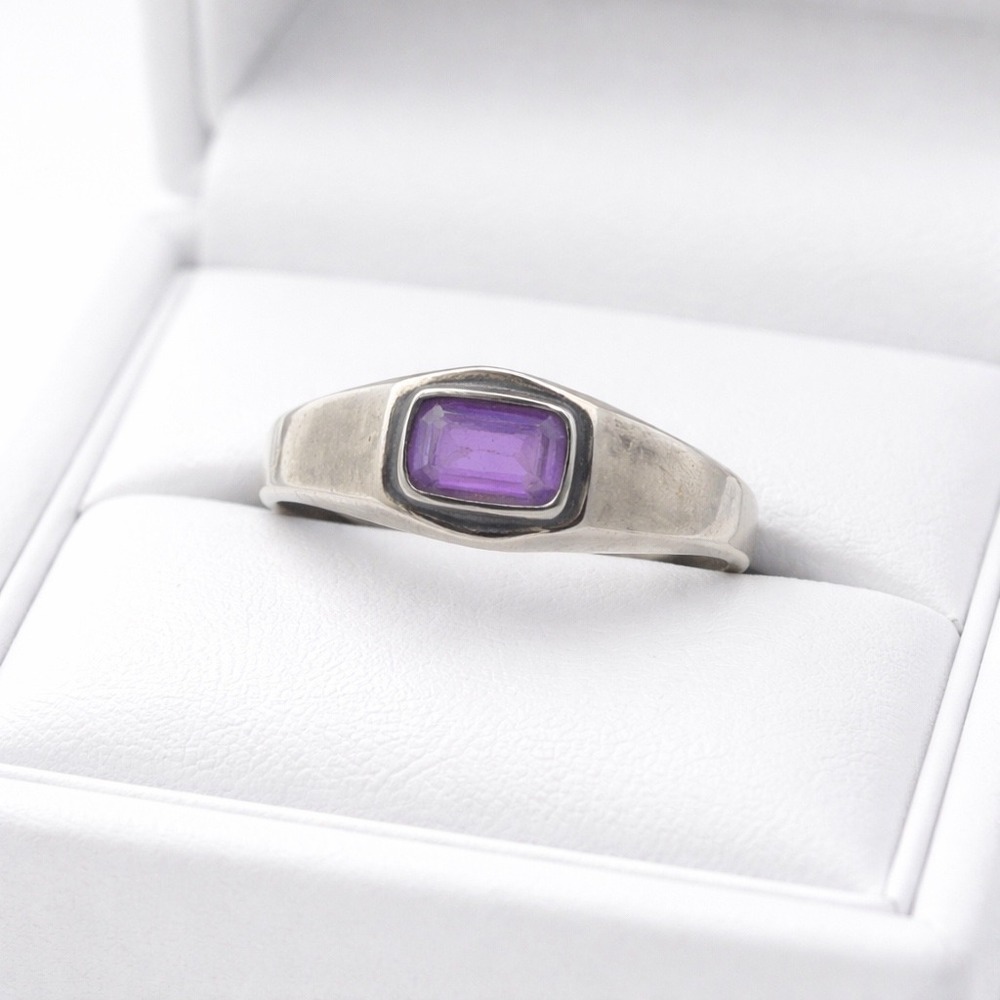Sterling Silver Amethyst Emerald Cut‎ Bezel Set Signet Ring Size 8 Purple Gem